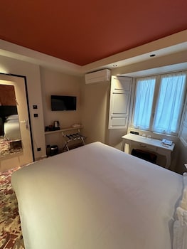 room-image