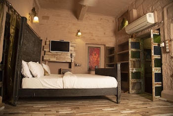 room-image