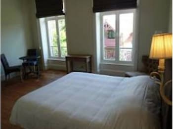 room-image