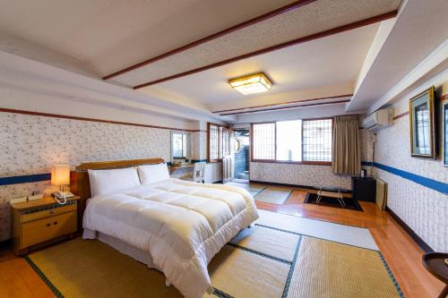 room-image