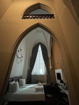 room-image