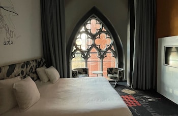 room-image