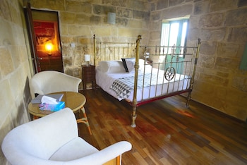 room-image