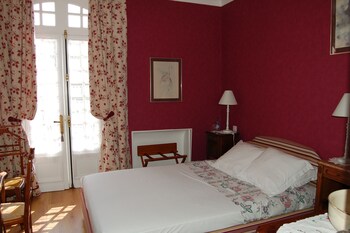 room-image