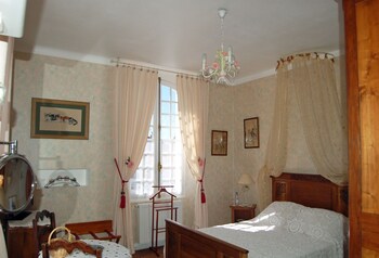 room-image