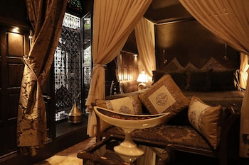 room-image