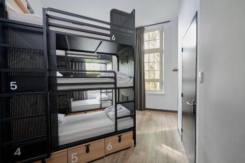 room-image