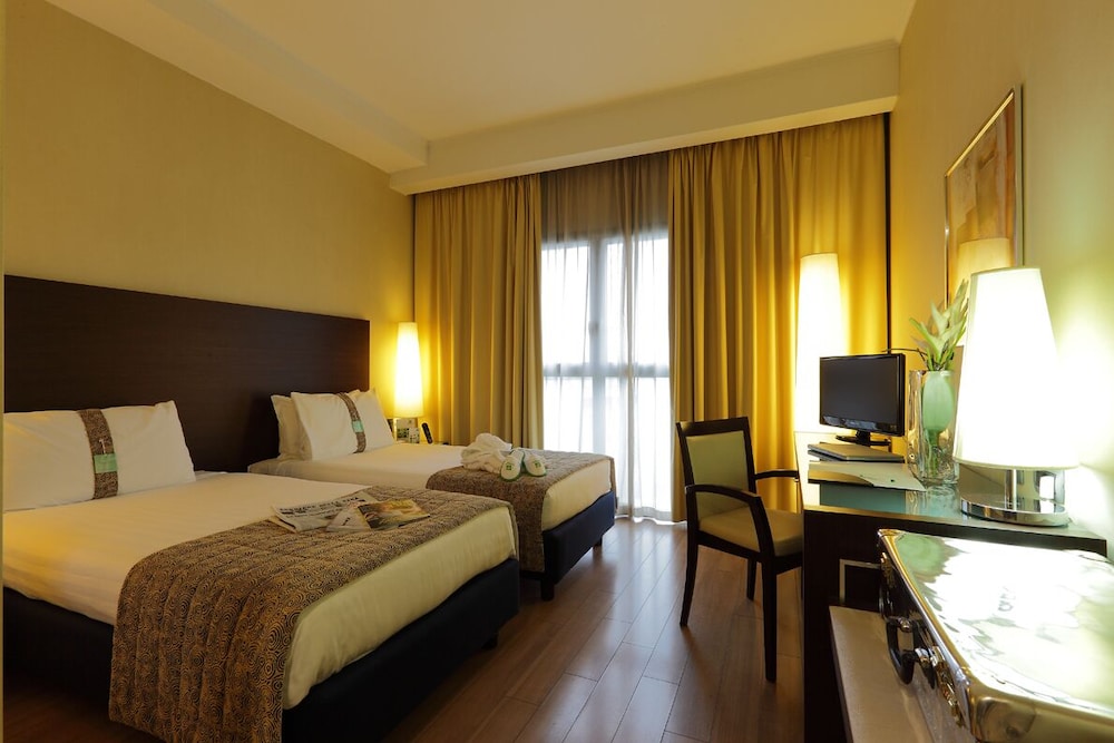 room-image