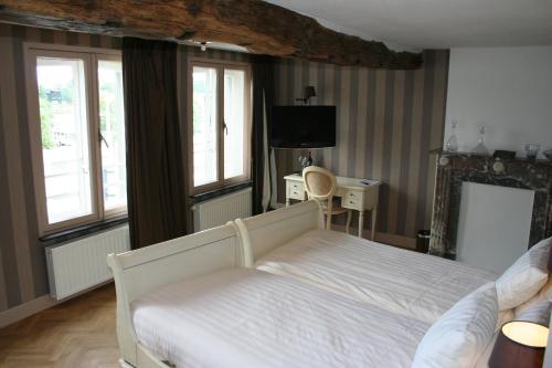 room-image