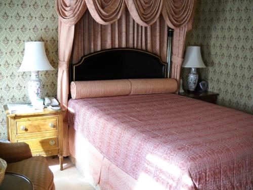 room-image