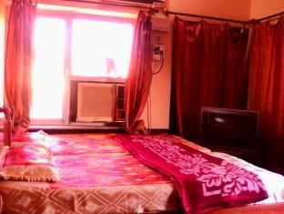 room-image