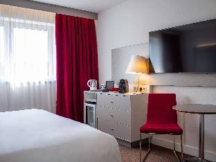 room-image