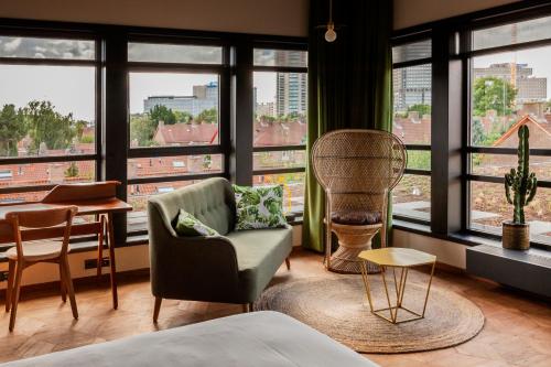 room-image