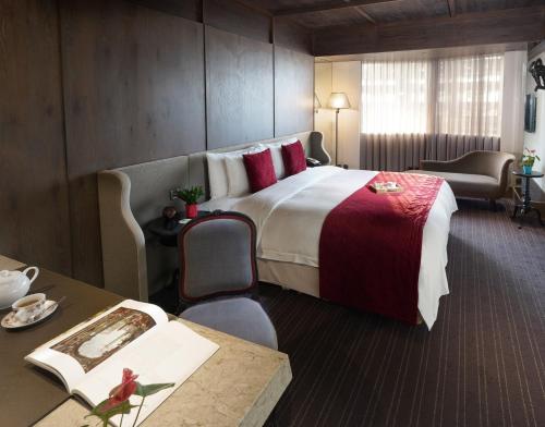 room-image