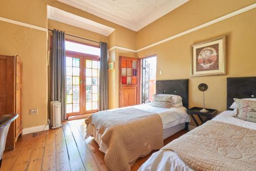 room-image
