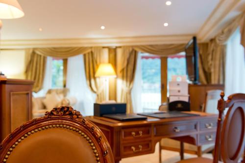 room-image