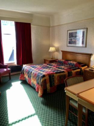 room-image