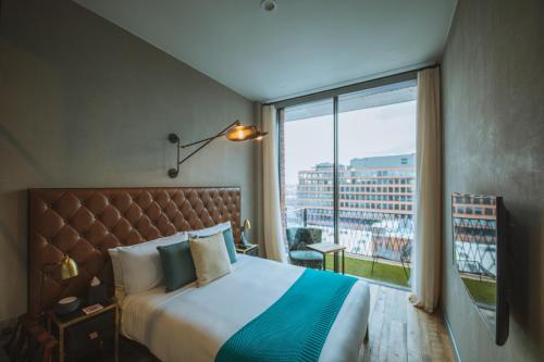 room-image