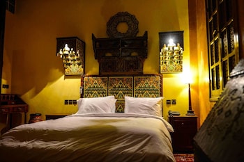 room-image