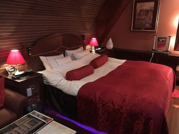 room-image