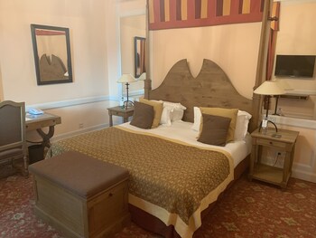 room-image