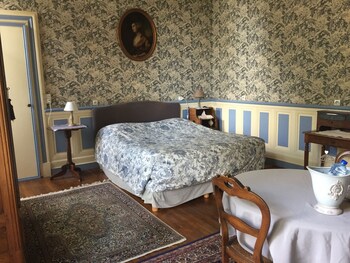 room-image