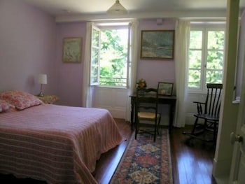 room-image