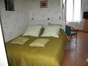 room-image