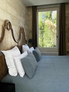 room-image