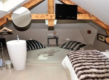 room-image