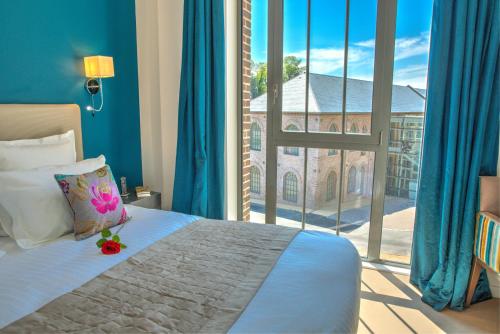 room-image