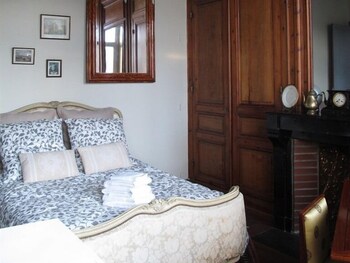 room-image
