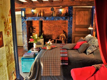 room-image