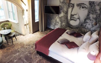 room-image
