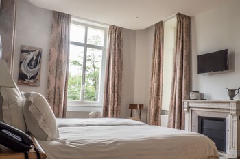 room-image