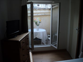 room-image