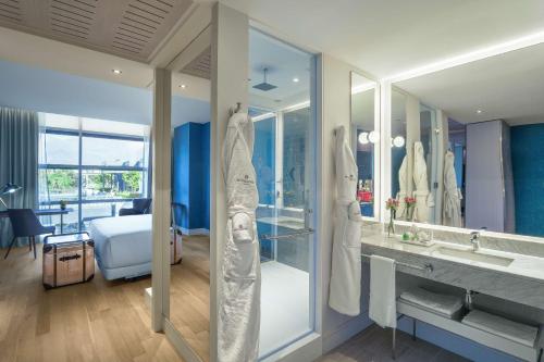 room-image