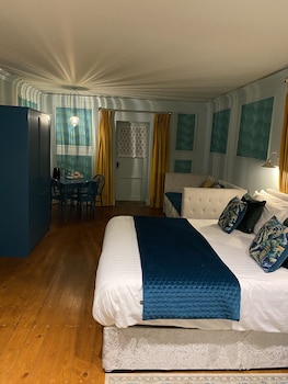 room-image