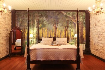 room-image