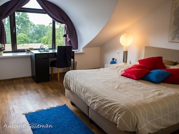 room-image