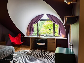 room-image
