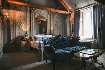 room-image