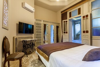 room-image