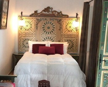 room-image