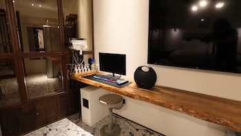 room-image