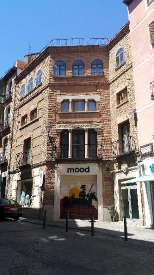 room-image