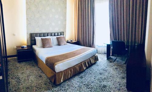 room-image