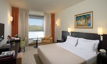 room-image