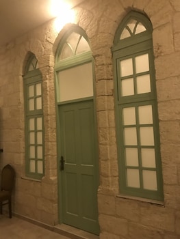 room-image