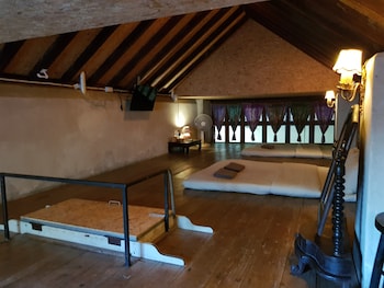 room-image